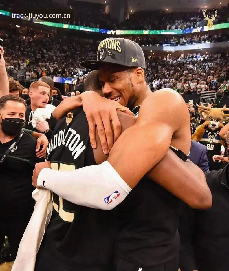 NBA字母哥交易最新动态：热火领跑争夺战，米德尔顿或底薪追随
